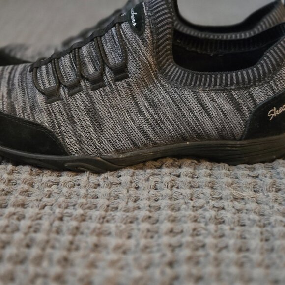 Skechers tennis shoes for women - Picture 2 of 6